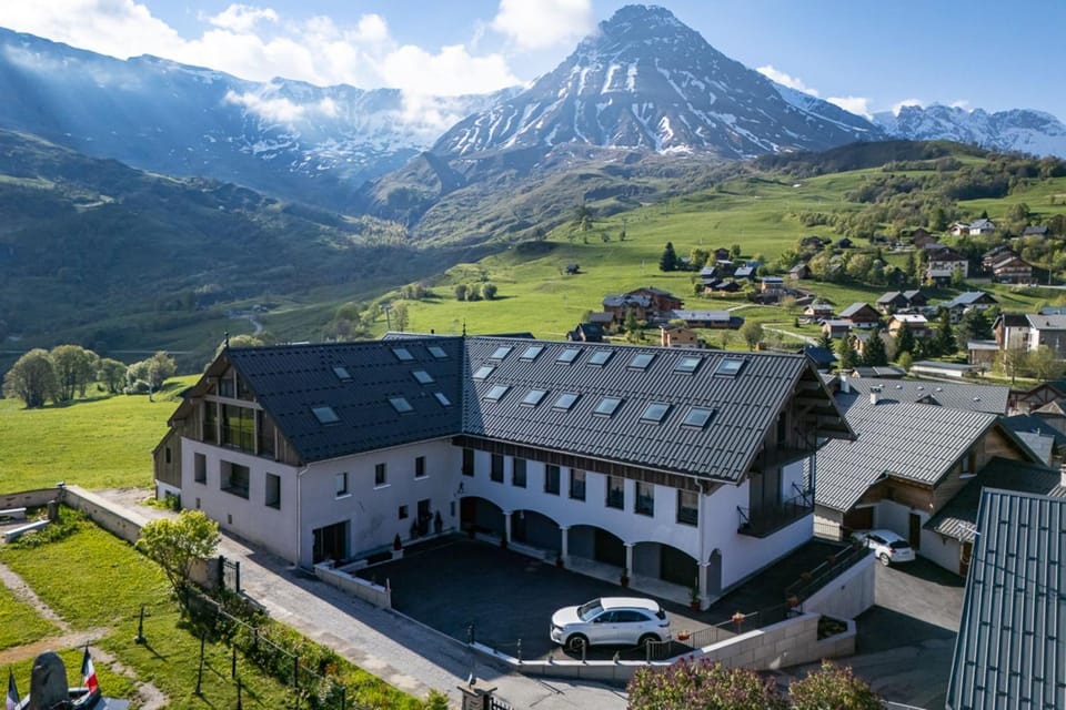 New Triplex Near Slopes Balcony & View Apartment in Auvergne-Rhône-Alpes