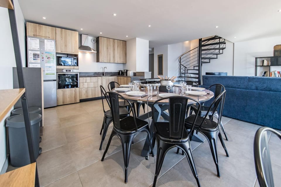 New Triplex Near Slopes Balcony & View Apartment in Auvergne-Rhône-Alpes