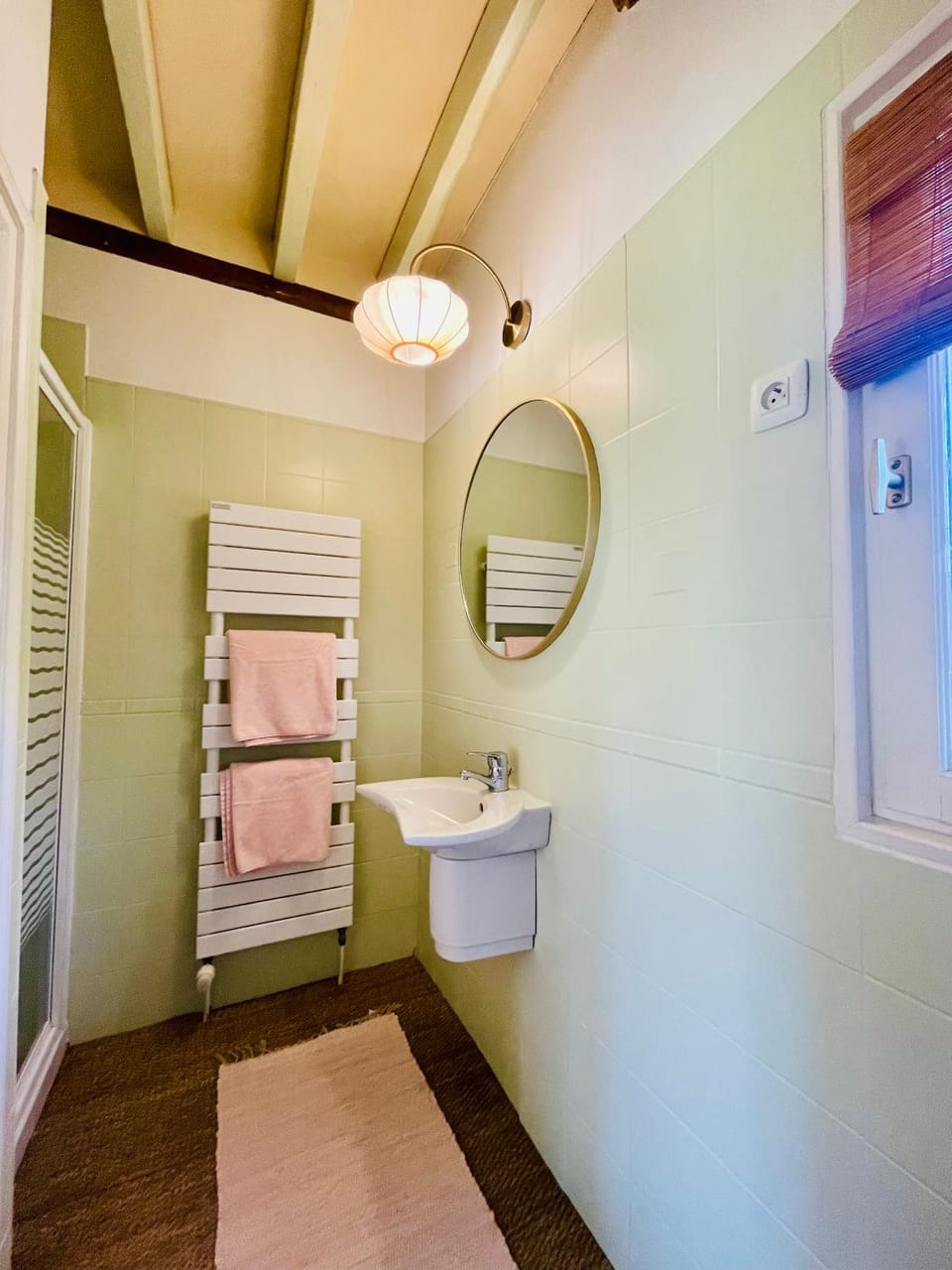 Bathroom, towels