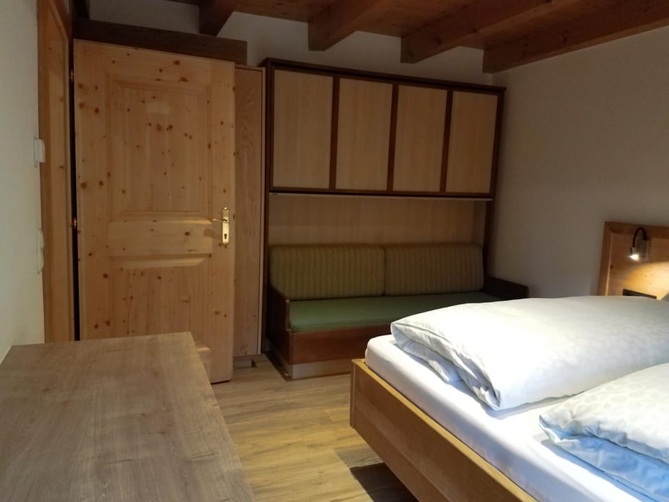 Bed, Bedroom, bunk bed