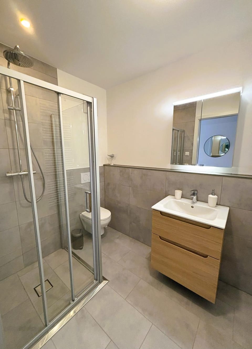 Shower, Toilet, Bathroom, hair dryier