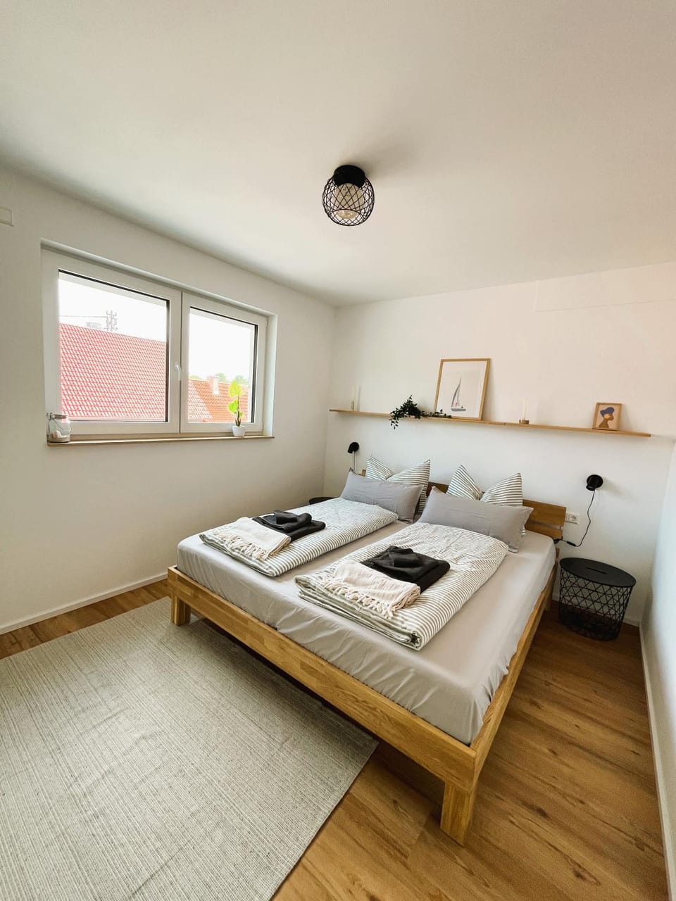 Bed, Bedroom, towels