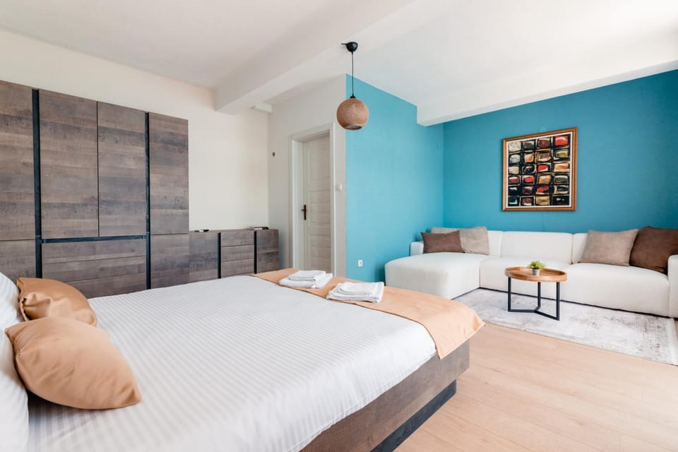 Photo of the whole room, Bedroom