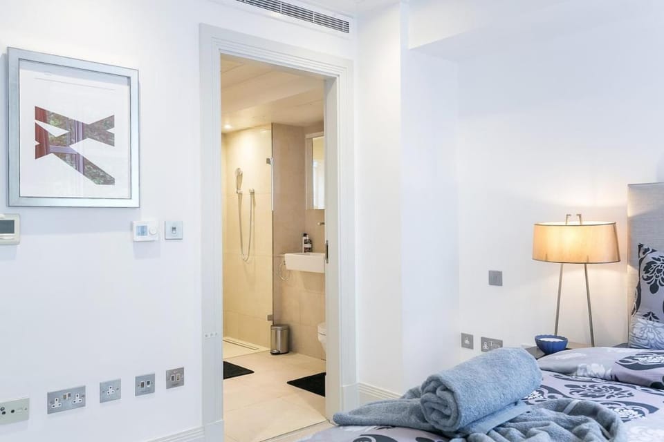 Luxury 2 bedroom flat Park Lane PL12B Apartment in City of Westminster