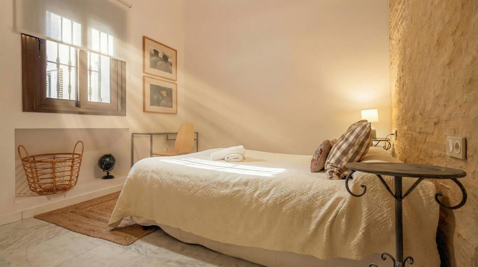 Bed, Photo of the whole room, Bedroom