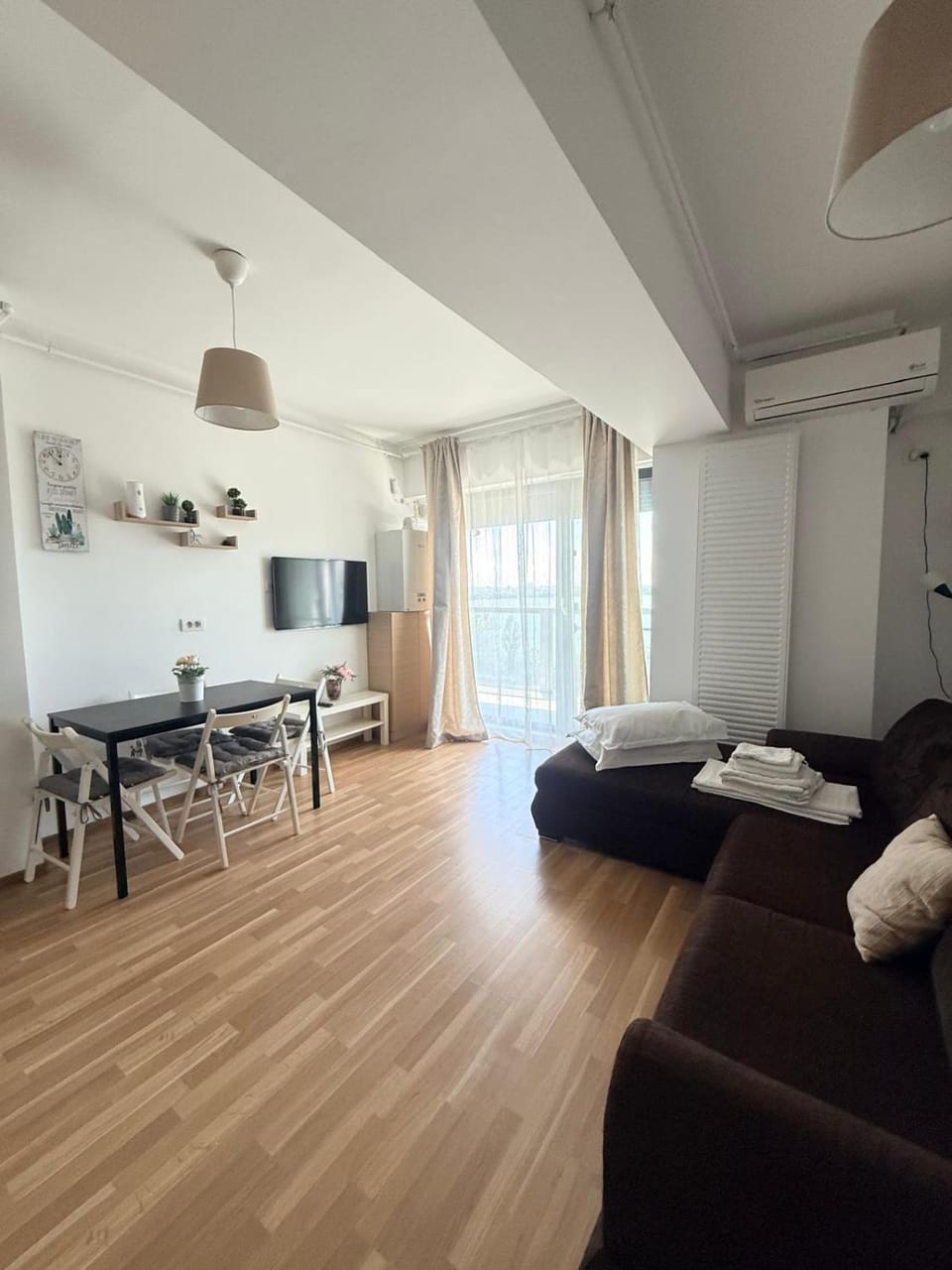 TV and multimedia, Living room, Dining area