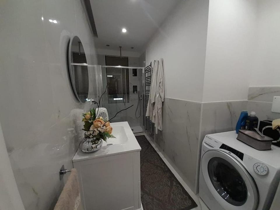 Bathroom, washing machine