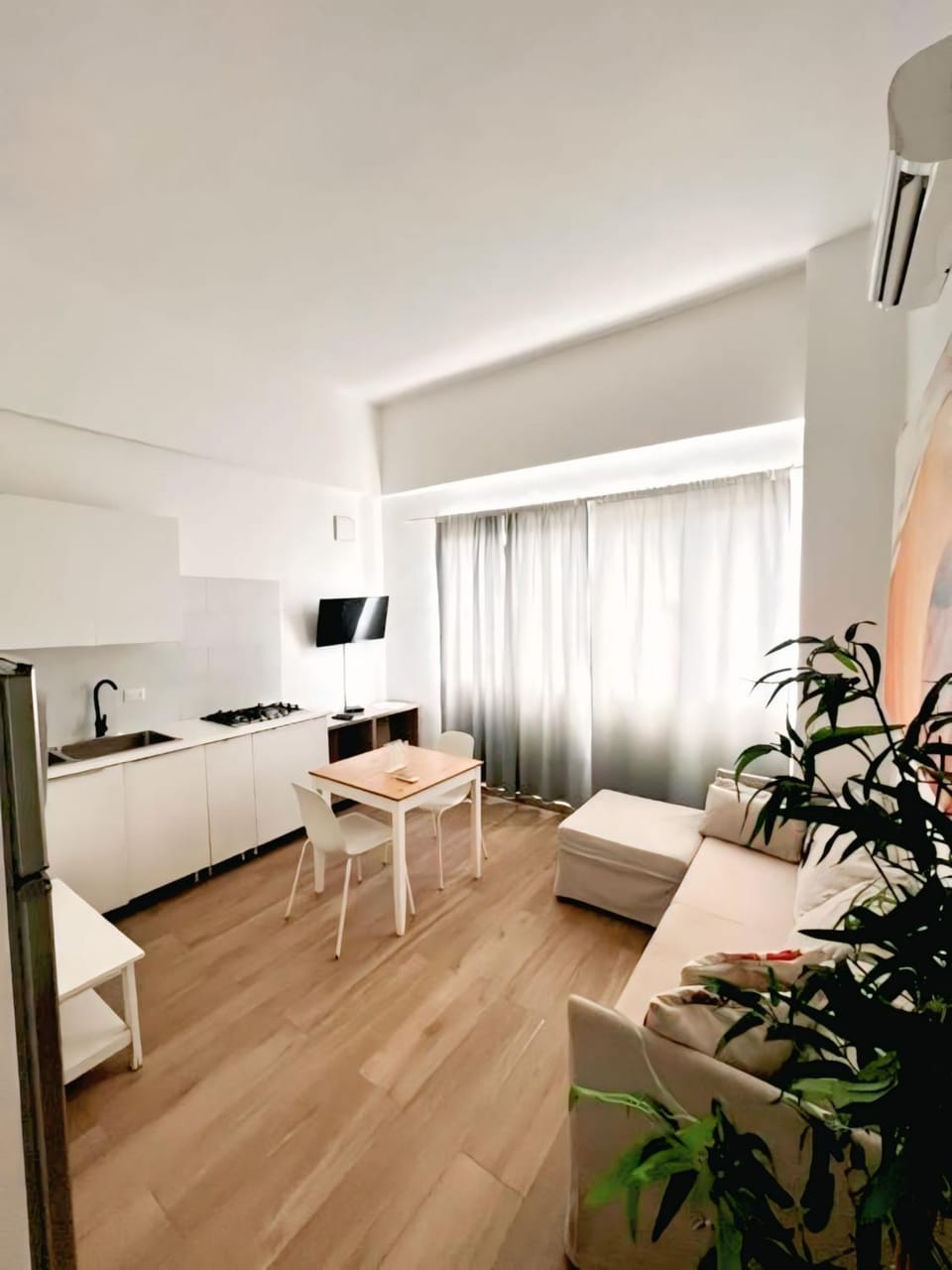 TV and multimedia, Kitchen or kitchenette, Living room, Photo of the whole room, Seating area, air conditioner