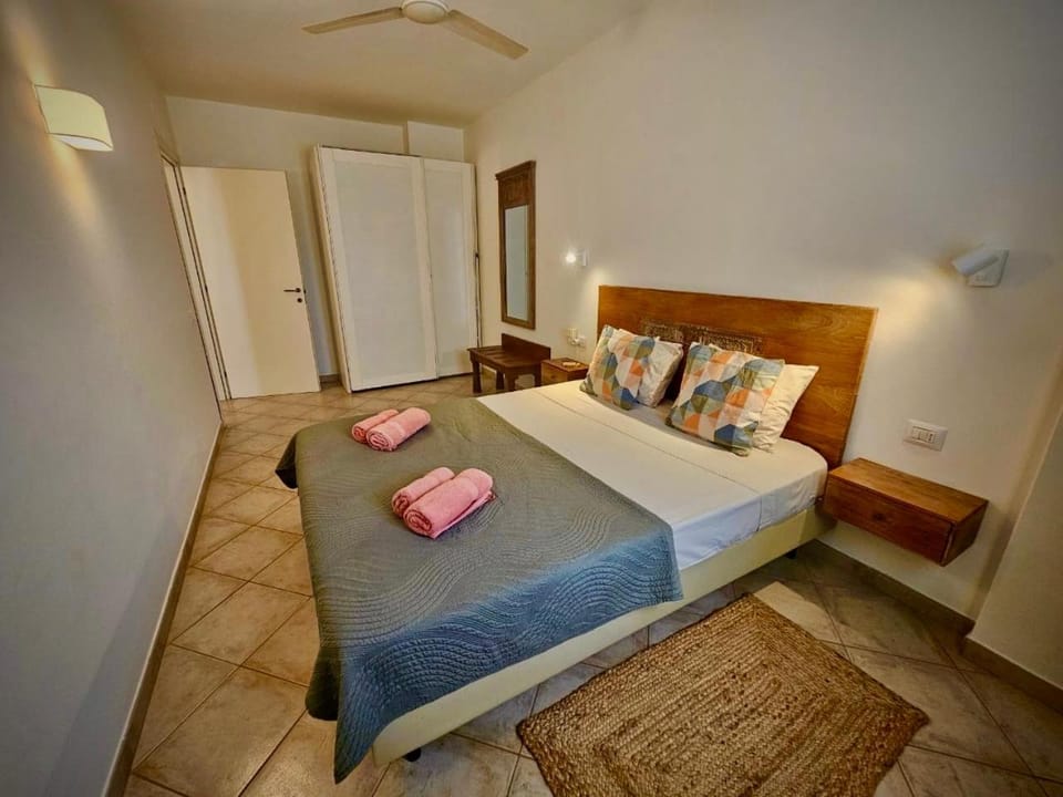 Bed, Photo of the whole room, Bedroom, towels, wardrobe