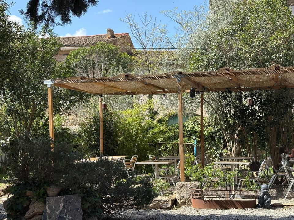 O'MAZETTE CHAMBRE ROMANTIQUE VUE JARDIN AVEC PISCINE découverte de l'Aude Bed and Breakfast in Occitanie