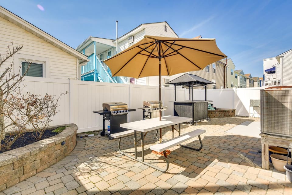 Walk to Beach: Wildwood Apt w/ Balcony! Apartment in Wildwood