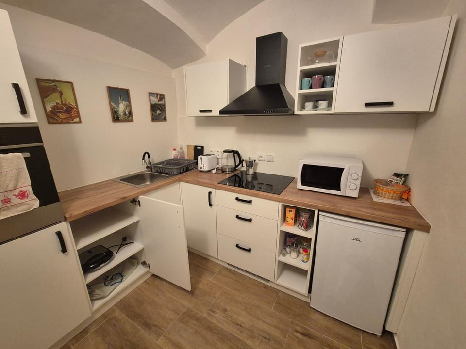Kitchen or kitchenette, Breakfast, kitchen