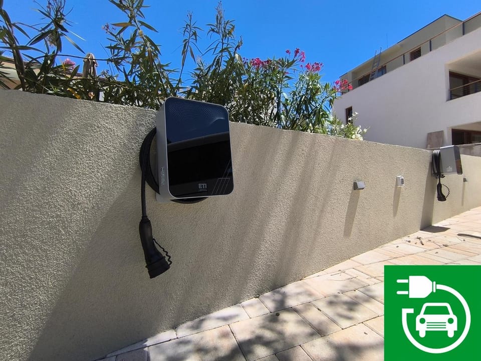 Luxury Getaway for 2 Jacuzzi Studio at Villa Lojena ID111-7 Apartment in Murter