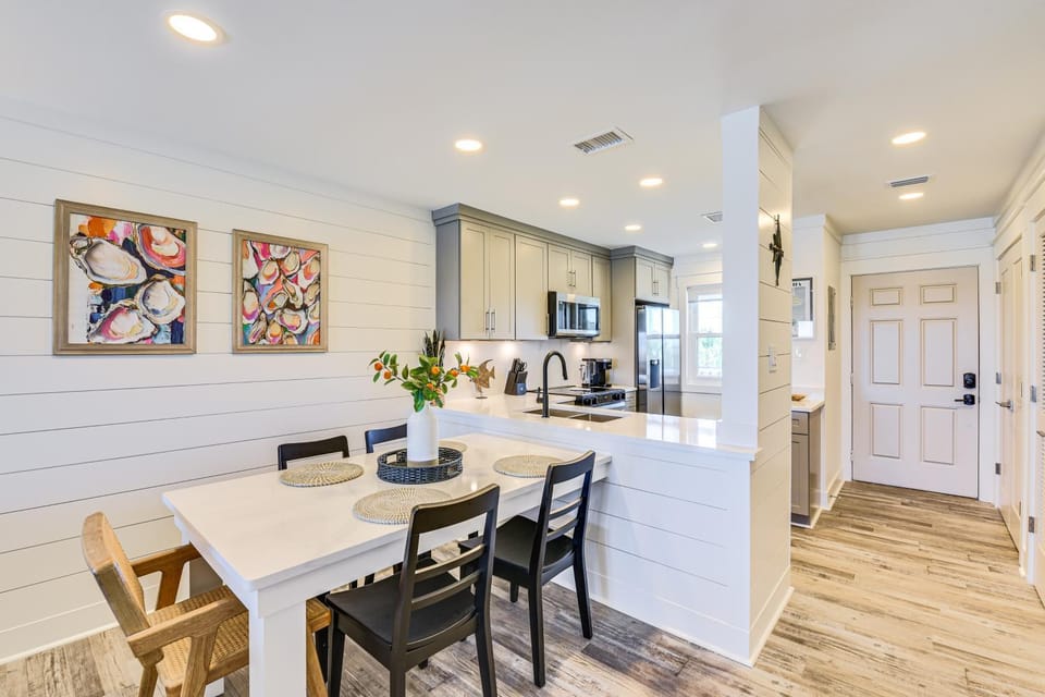 Steps to Sand: Condo w/ Pool in Panama City Beach House in Sunnyside