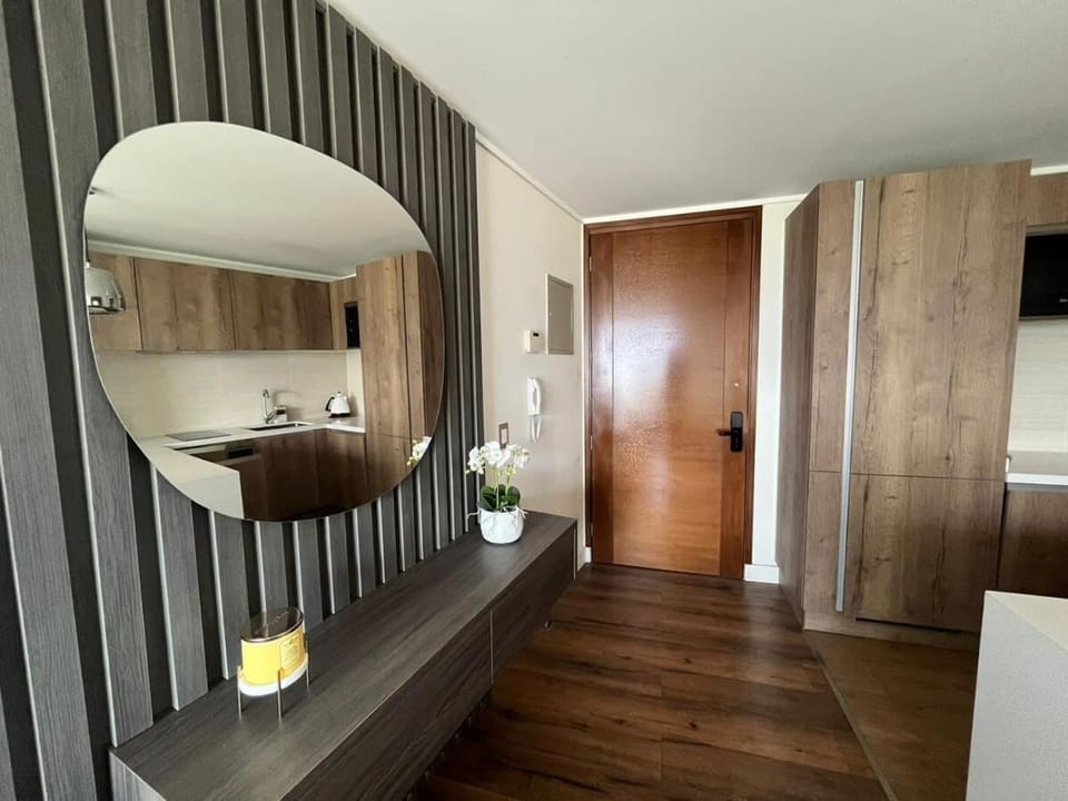 HOM I Lujoso y Comodo Depto 1D1B en Las Condes Apartment in Las Condes