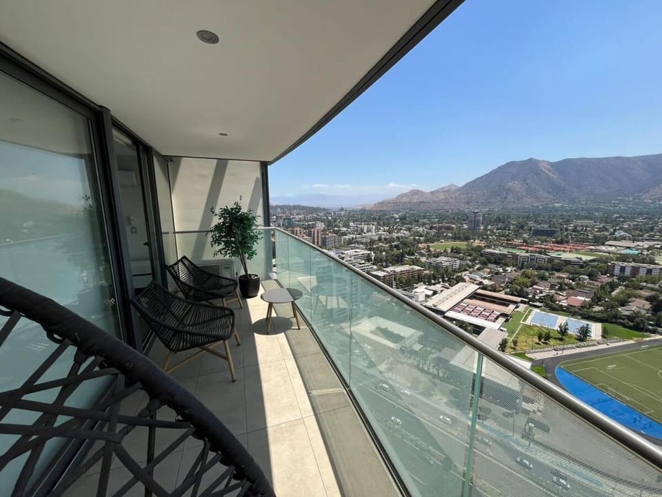 HOM I Lujoso y Comodo Depto 1D1B en Las Condes Apartment in Las Condes