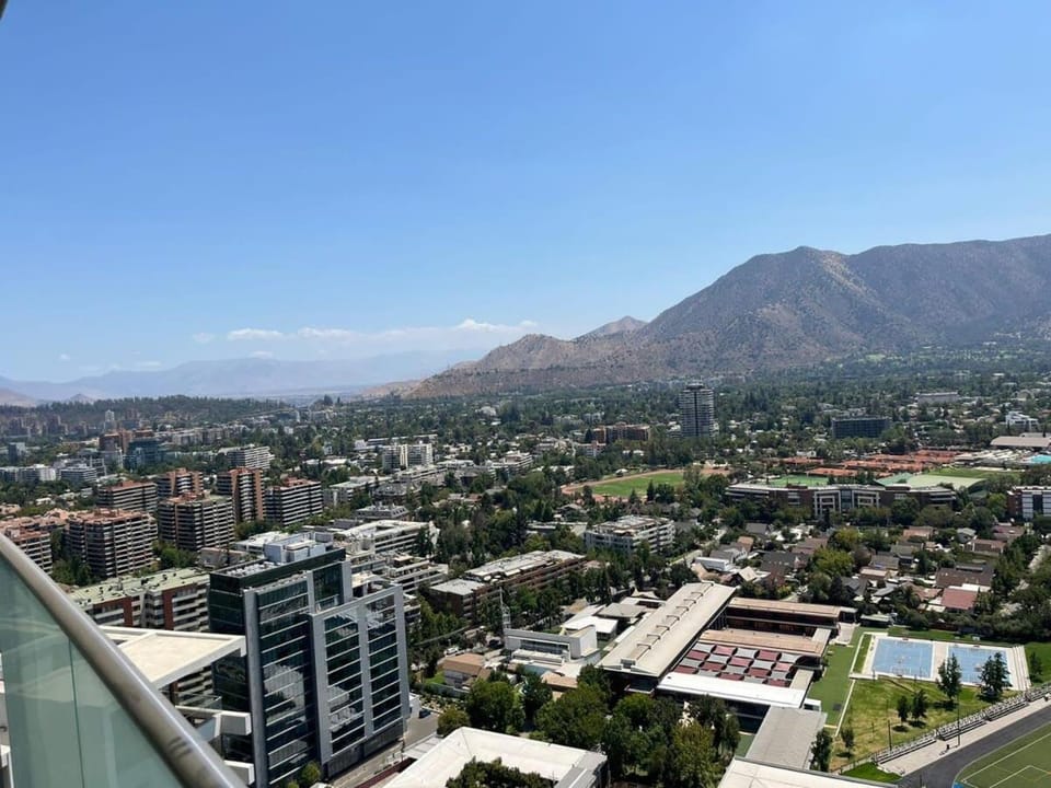 HOM I Lujoso y Comodo Depto 1D1B en Las Condes Apartment in Las Condes