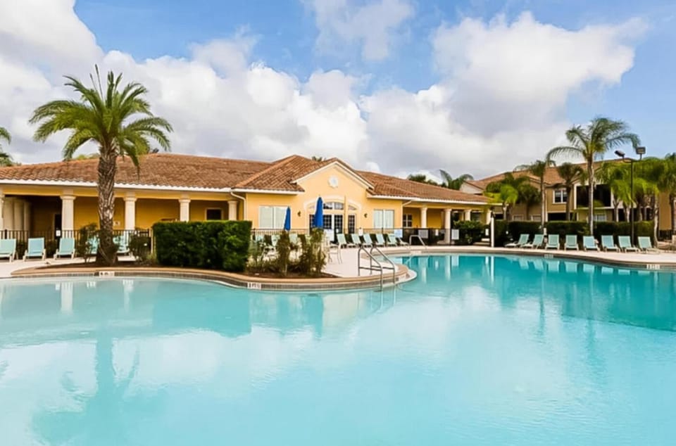 Swimming pool, sunbed