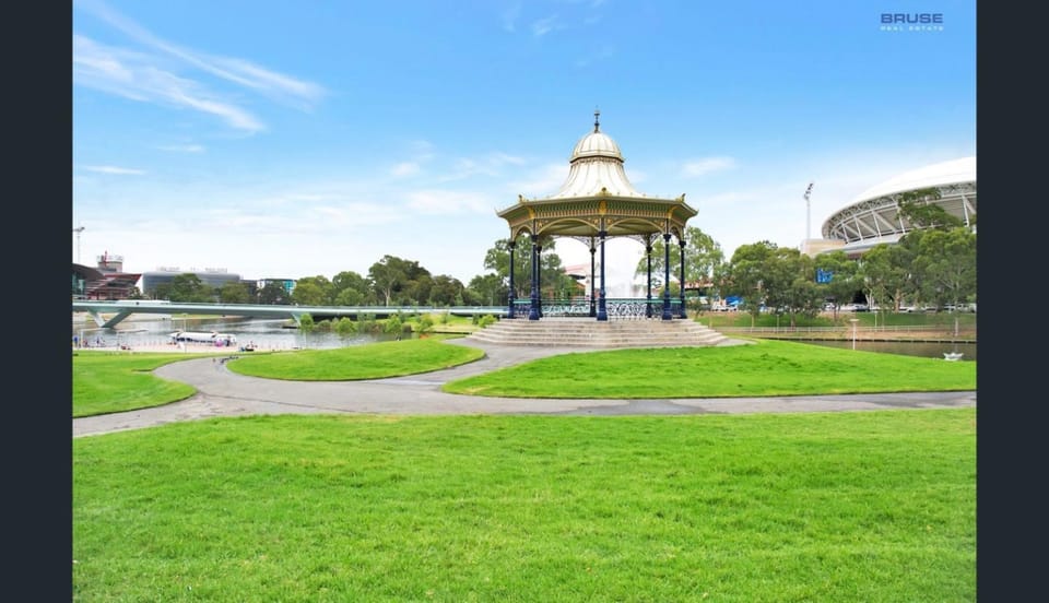 Nearby landmark, Garden view