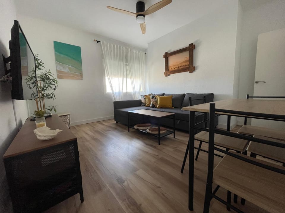TV and multimedia, Living room, Seating area, Dining area