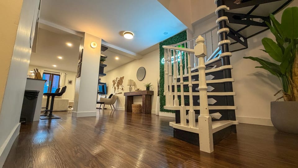 Spacious two stories condo in old port free parking Apartment in Montreal