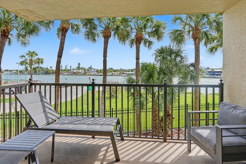 Land's End 1-206 Bay Front-Premier House in Sunset Beach