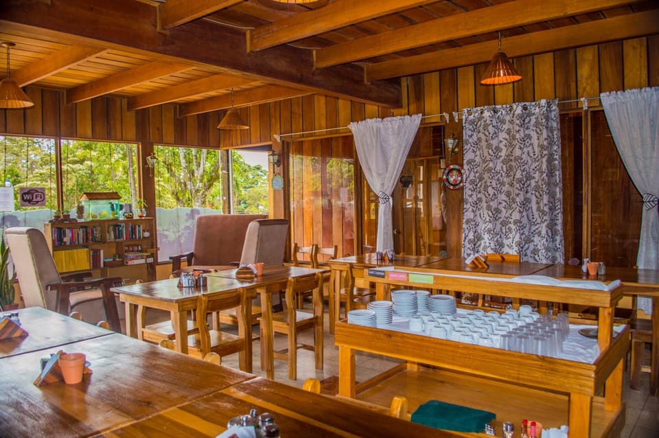 Restaurant/places to eat, Dining area