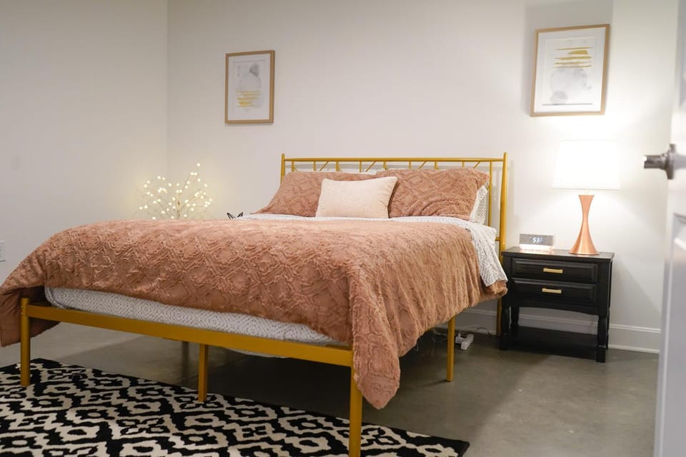 The Sunflower Suite Bed and Breakfast in Lawrence