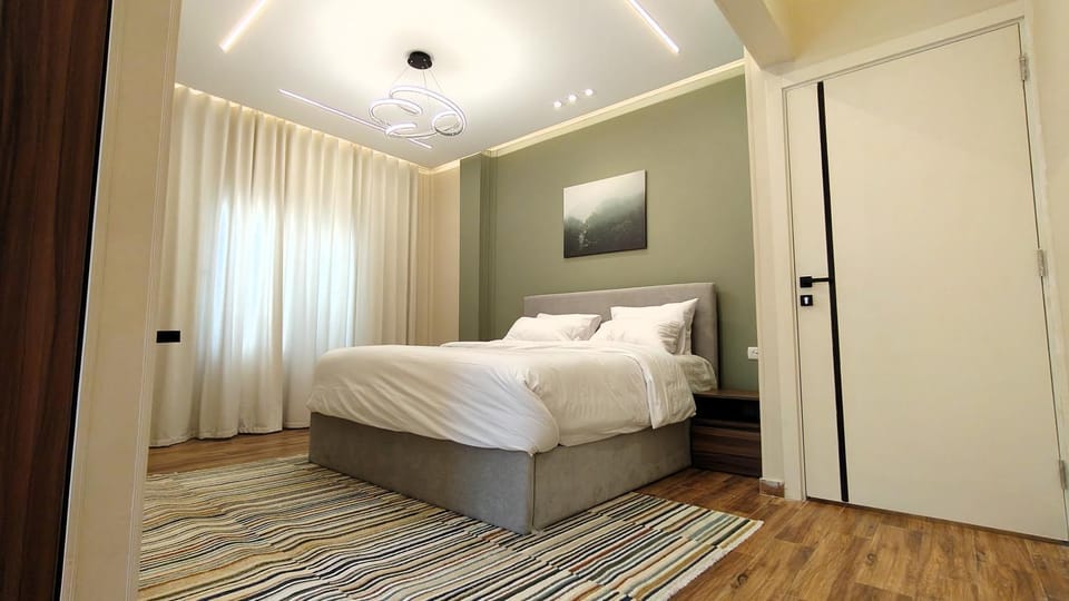 Bed, TV and multimedia, Photo of the whole room, Bedroom, wardrobe