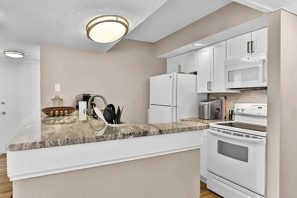 Kitchen or kitchenette, oven
