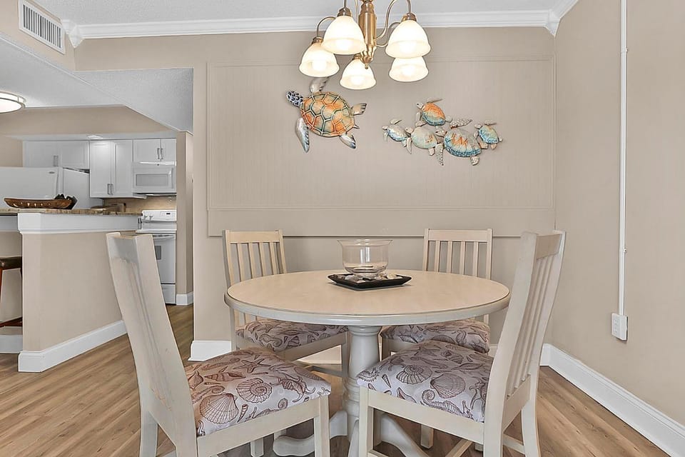 Seating area, Dining area