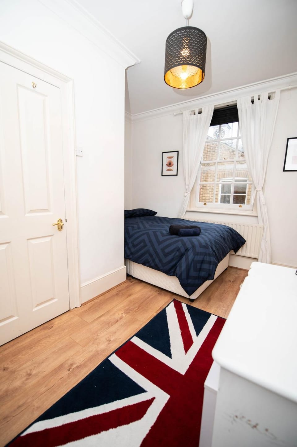 Spacious mews flat with parking Apartment in London