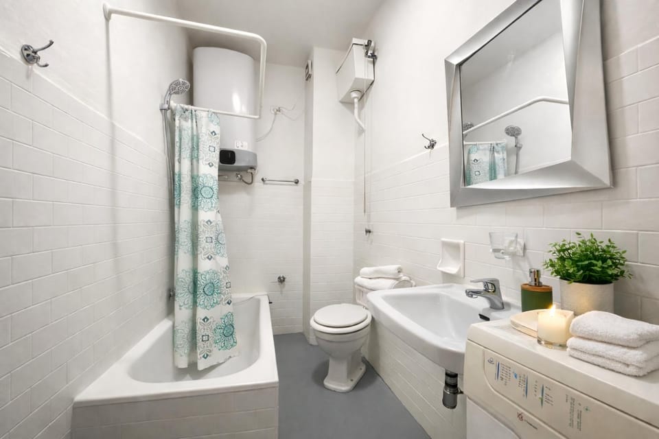 Shower, Toilet, Bathroom, Bath, towels