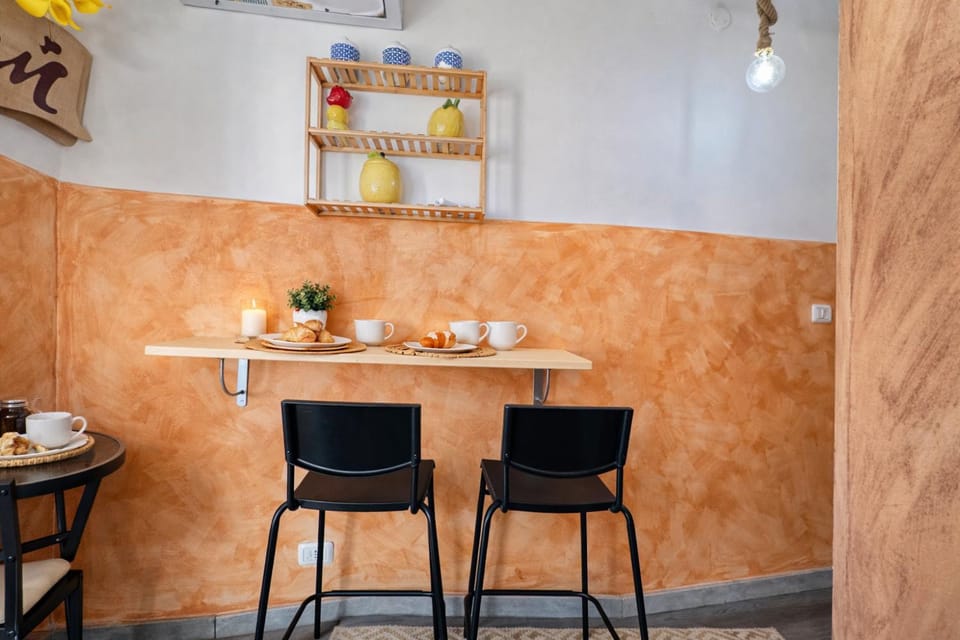 Seating area, Dining area