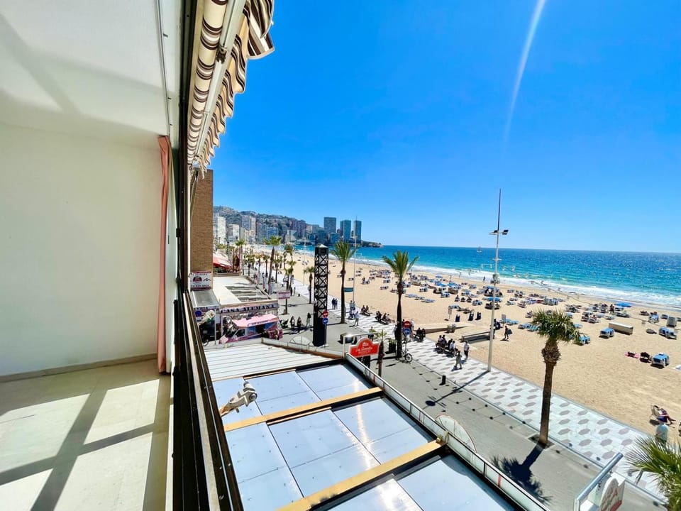 Gemelos 1 Benidorm Seafront Levante Apartment in Benidorm
