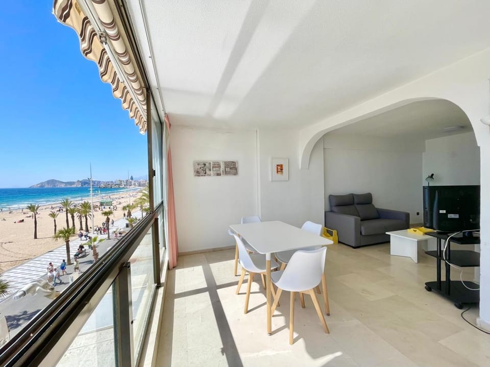Gemelos 1 Benidorm Seafront Levante Apartment in Benidorm