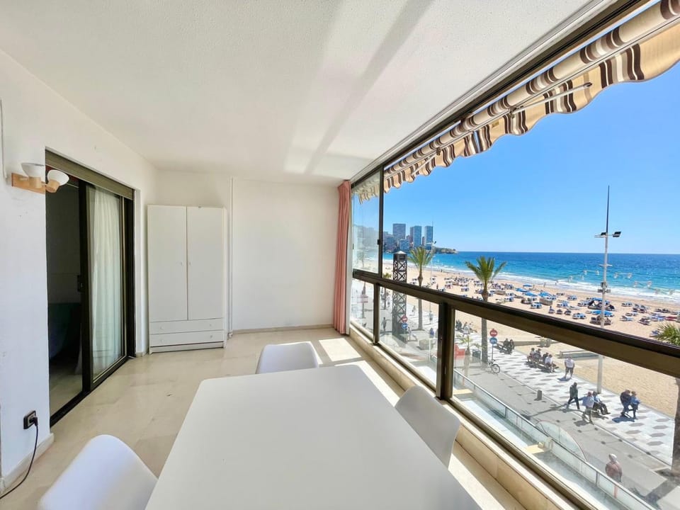 Gemelos 1 Benidorm Seafront Levante Apartment in Benidorm