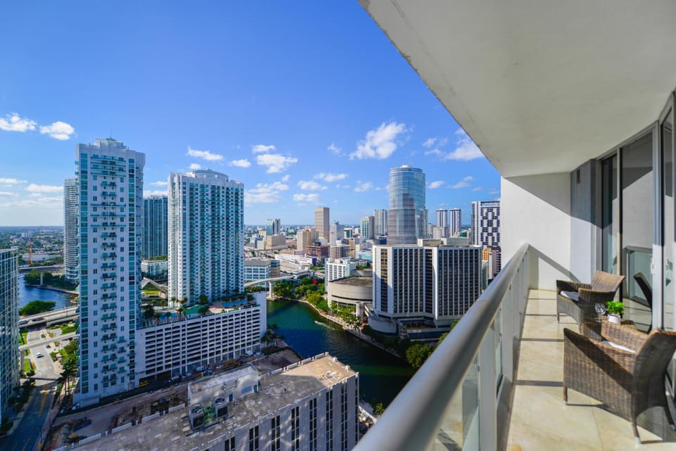 View (from property/room), Balcony/Terrace, Seating area, City view