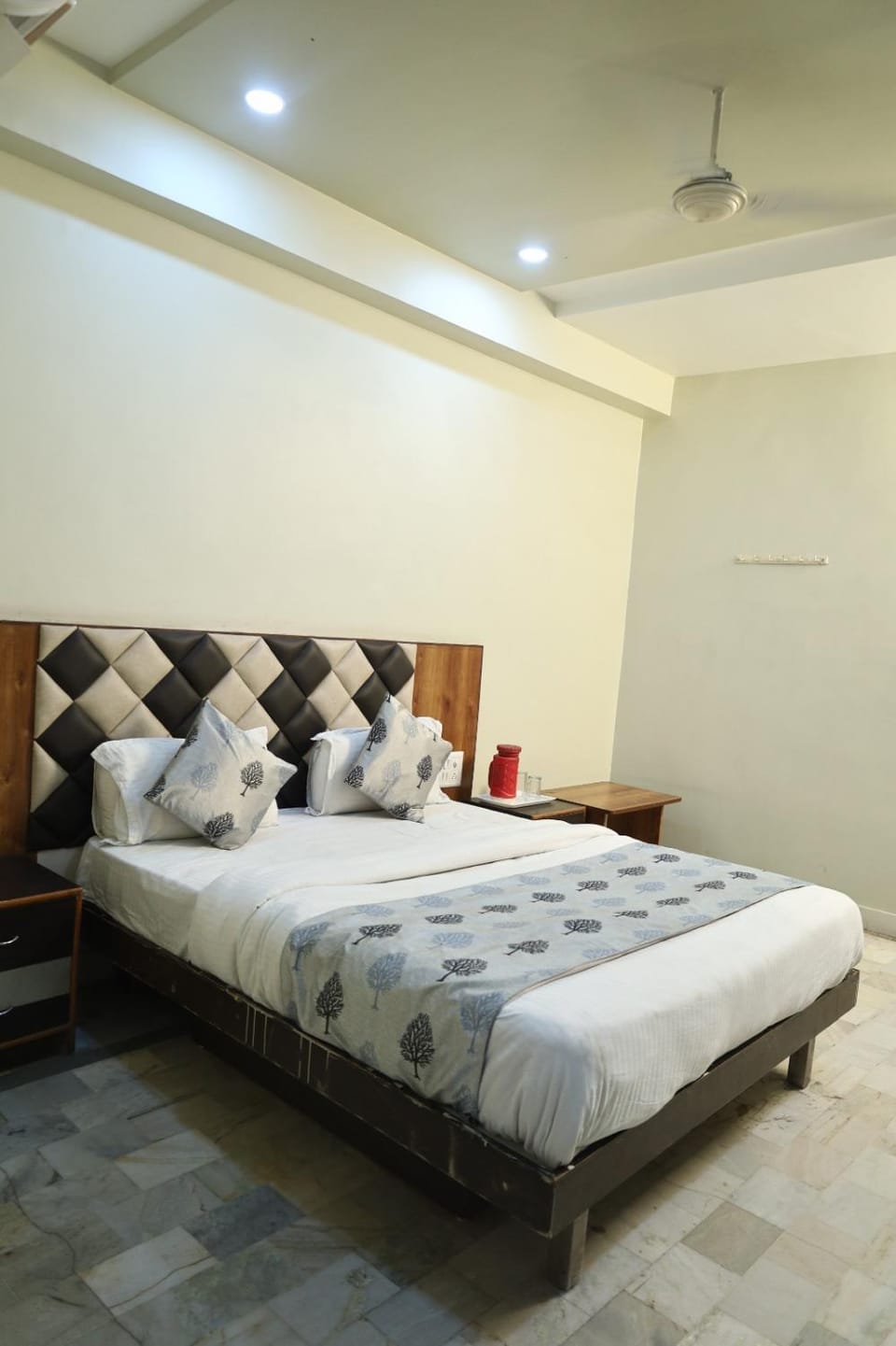 Hotel Aasopalav Bed and Breakfast in Ahmedabad