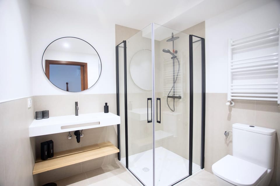 Shower, Toilet, Bathroom, towels