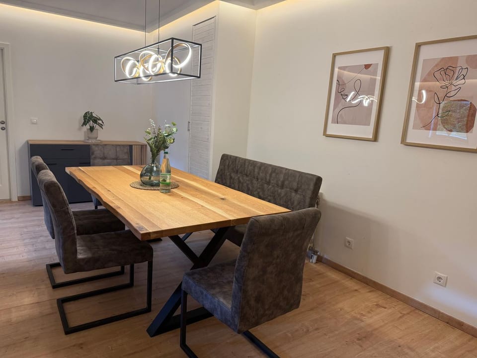 Living room, Seating area, Dining area