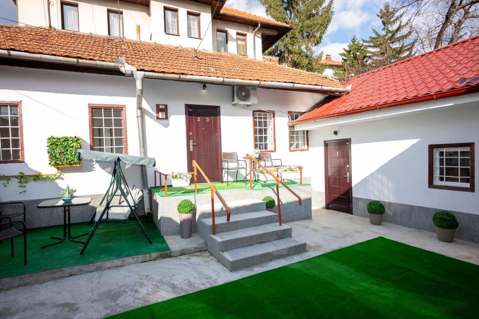 Property building, Patio, Patio, Spring, Day, Garden, View (from property/room), City view, Garden view, Garden view