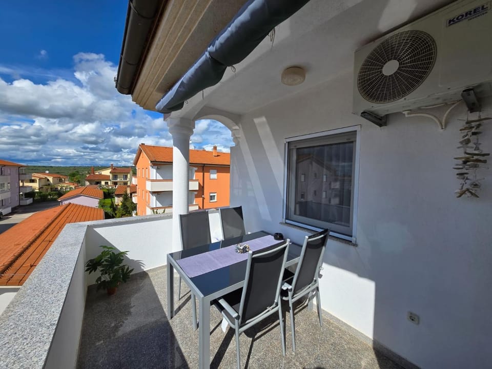 View (from property/room), Balcony/Terrace, Seating area