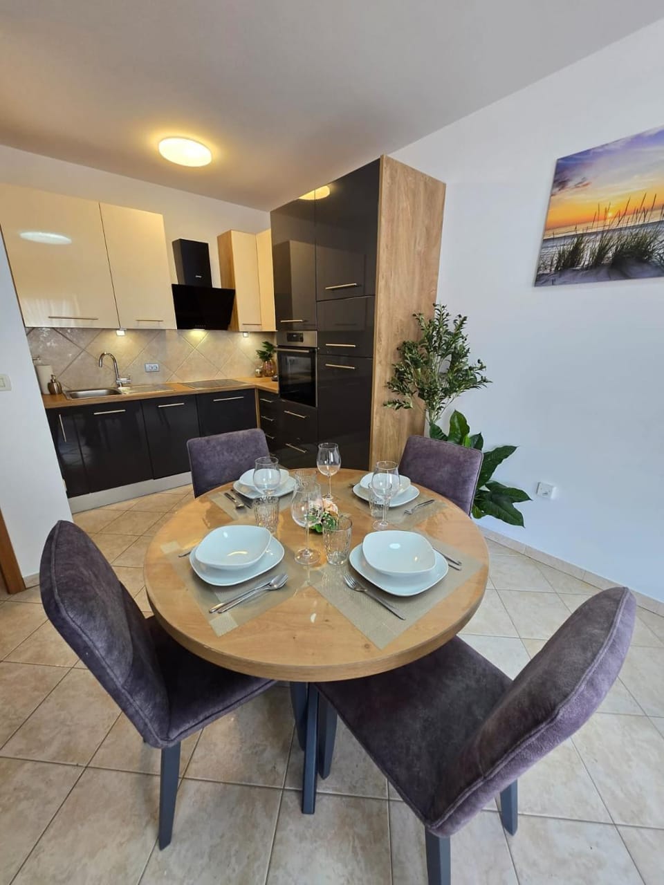 Kitchen or kitchenette, Dining area, stove