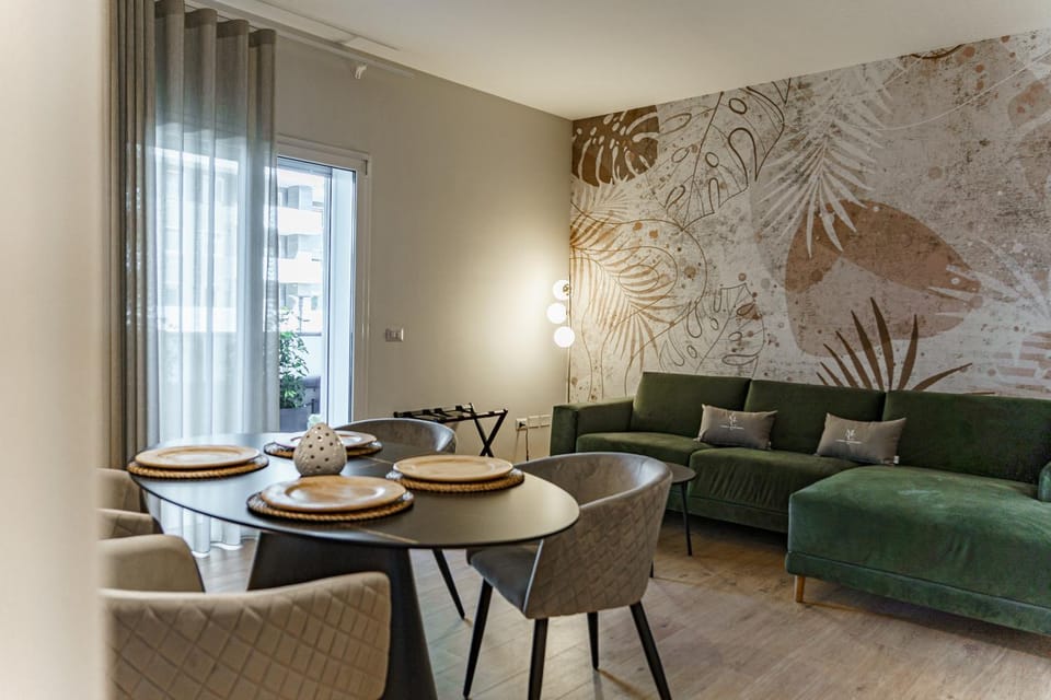 Living room, Seating area, Dining area