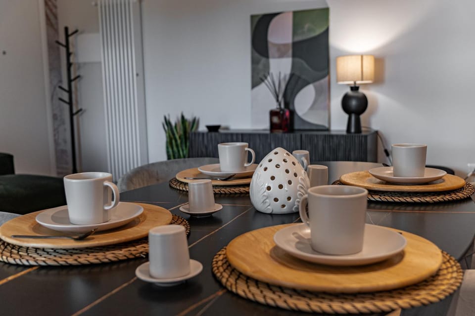 Coffee/tea facilities, Living room, Seating area, Dining area