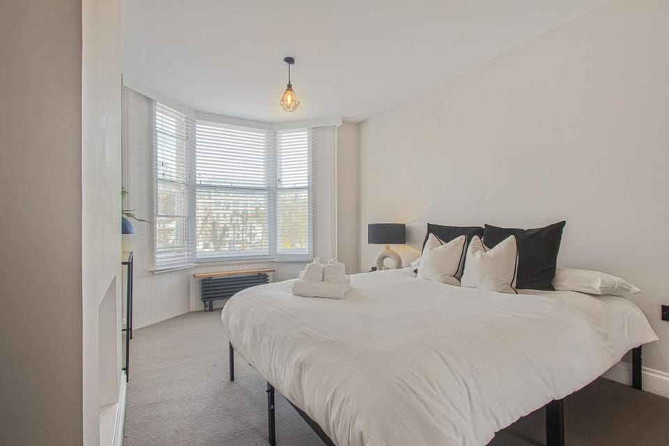 Gorgeous townhouse by the pier and Royal Pavillion Brighton House in Brighton