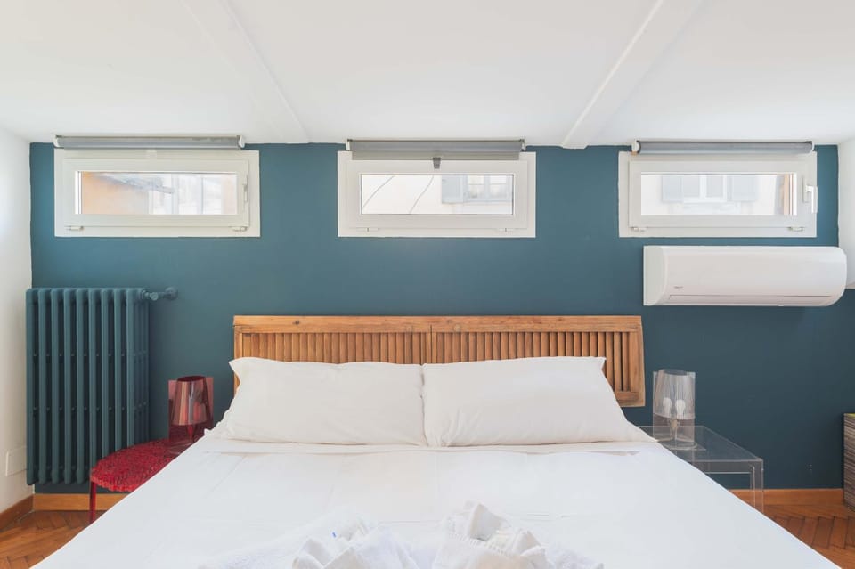 Bed, Photo of the whole room, Bedroom, towels, air conditioner