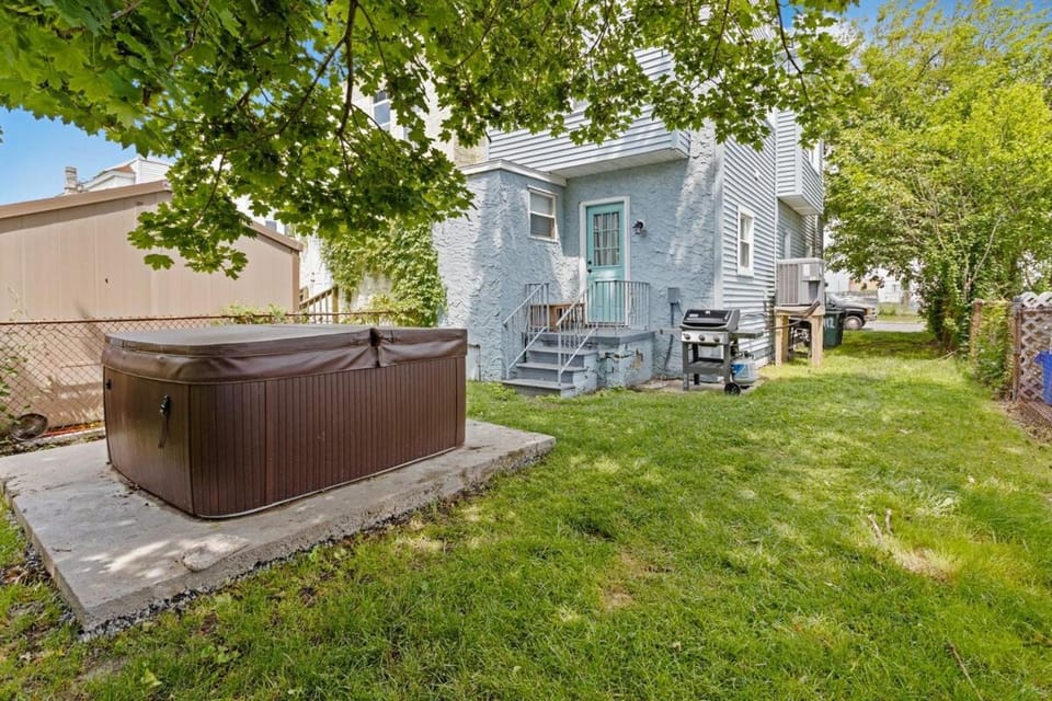 4BR 2BA Hot Tub Home By The Bay House in Atlantic City