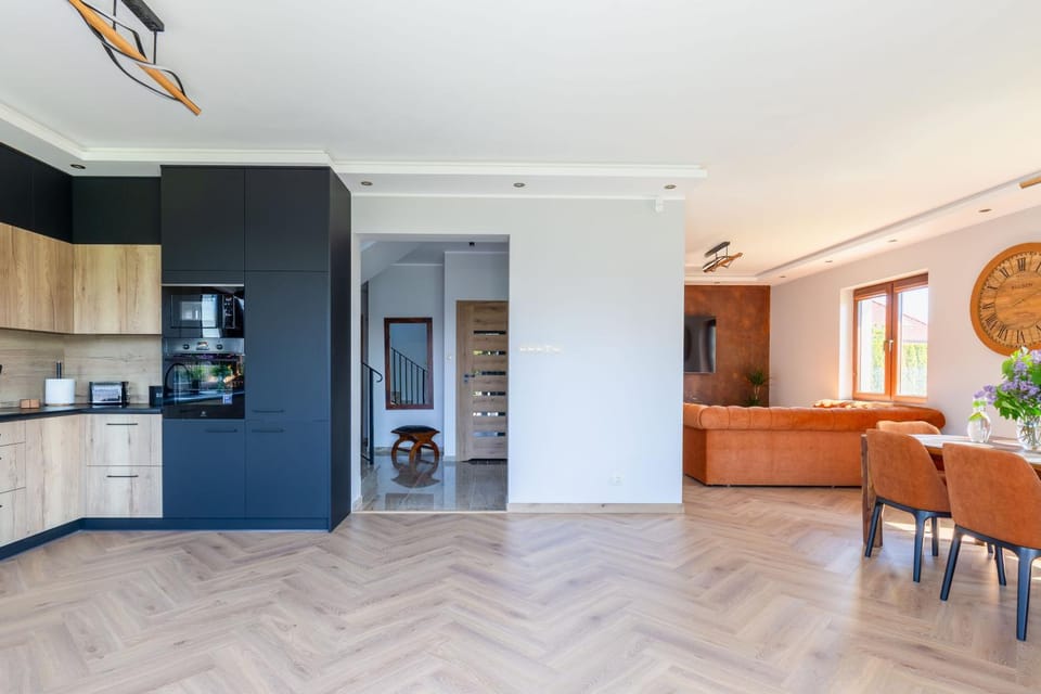 Kitchen or kitchenette, Living room, Seating area, Dining area